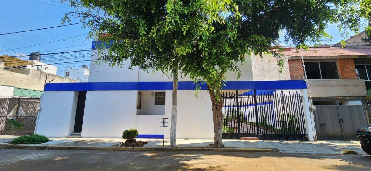 Linda Casa en Venta con Jardín en Los Cipreses, Coyoacán