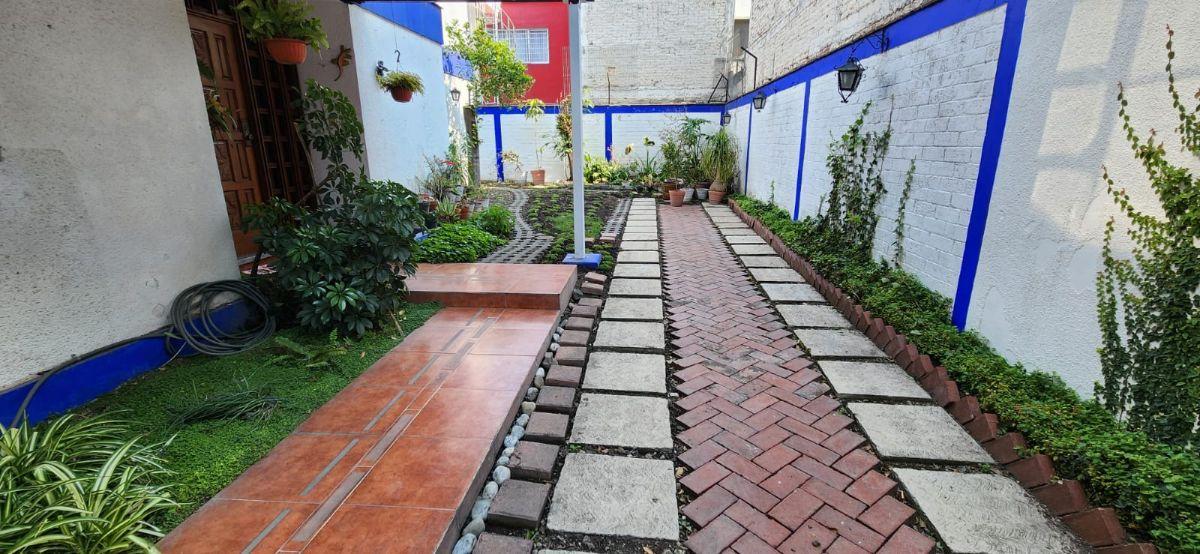 Linda Casa en Venta con Jardín en Los Cipreses, Coyoacán