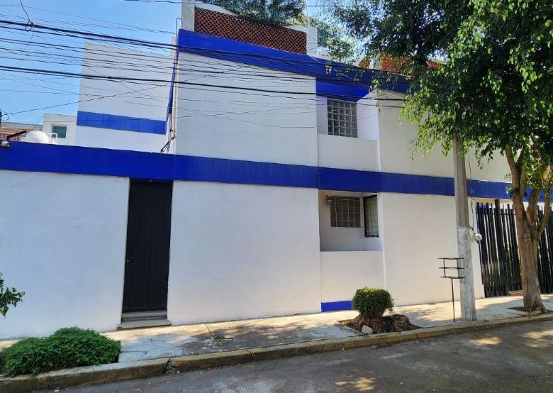 Linda Casa en Venta con Jardín en Los Cipreses, Coyoacán