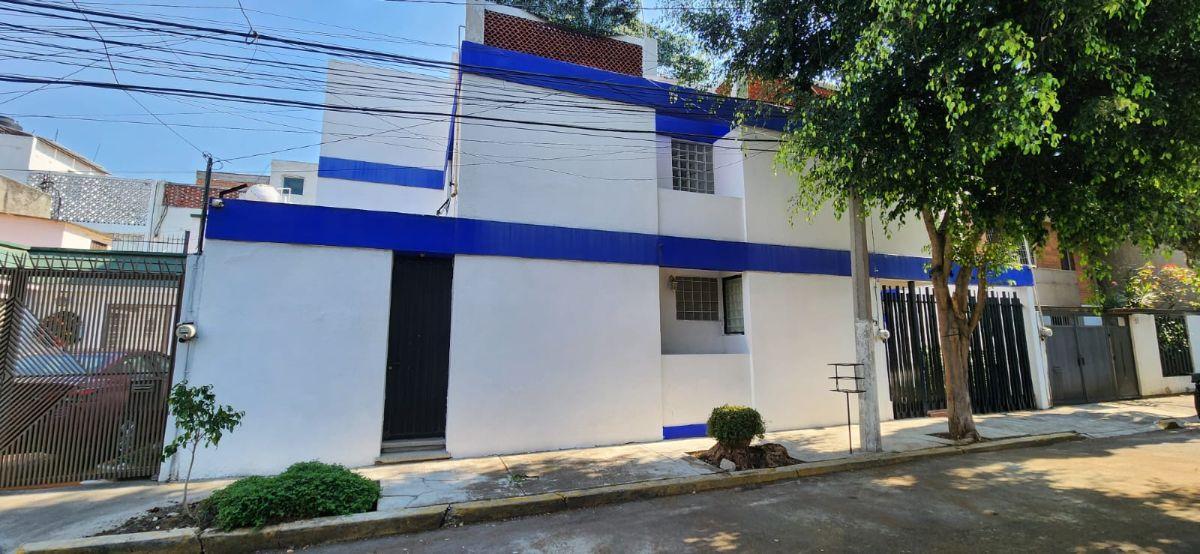 Linda Casa en Venta con Jardín en Los Cipreses, Coyoacán