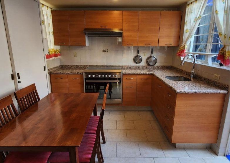 Linda Casa en Venta con Jardín en Los Cipreses, Coyoacán