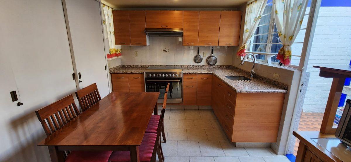 Linda Casa en Venta con Jardín en Los Cipreses, Coyoacán