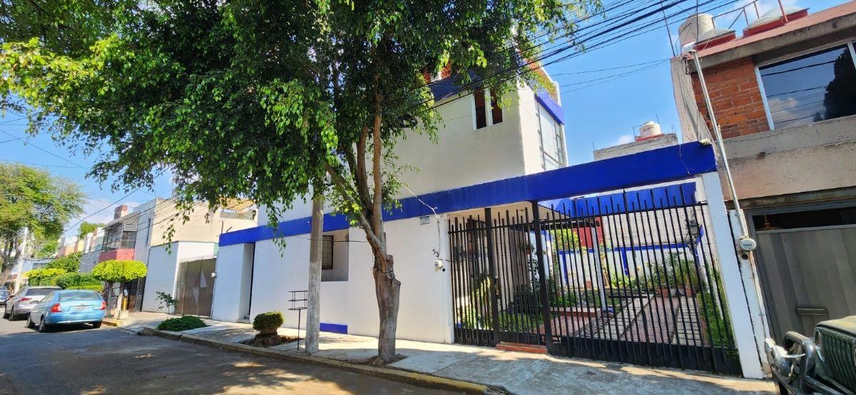 Linda Casa en Venta con Jardín en Los Cipreses, Coyoacán