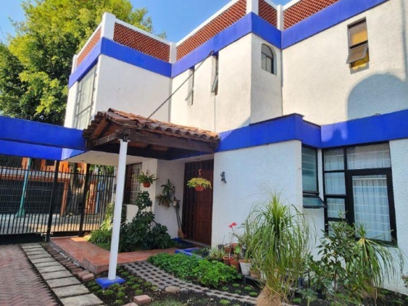 Linda Casa en Venta con Jardín en Los Cipreses, Coyoacán