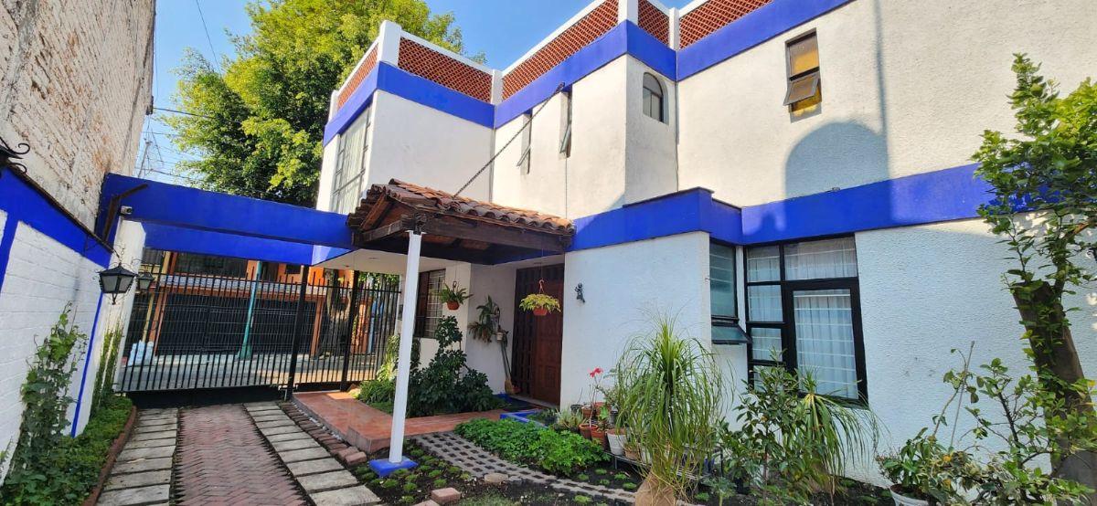 Linda Casa en Venta con Jardín en Los Cipreses, Coyoacán