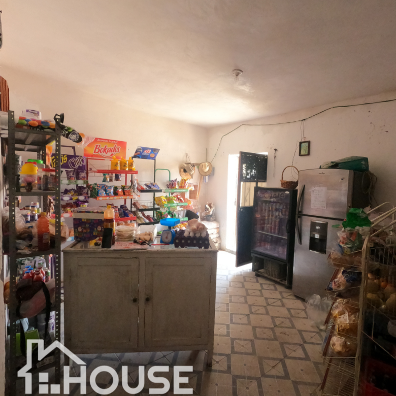 Casan venta en calle Falcon, Parras