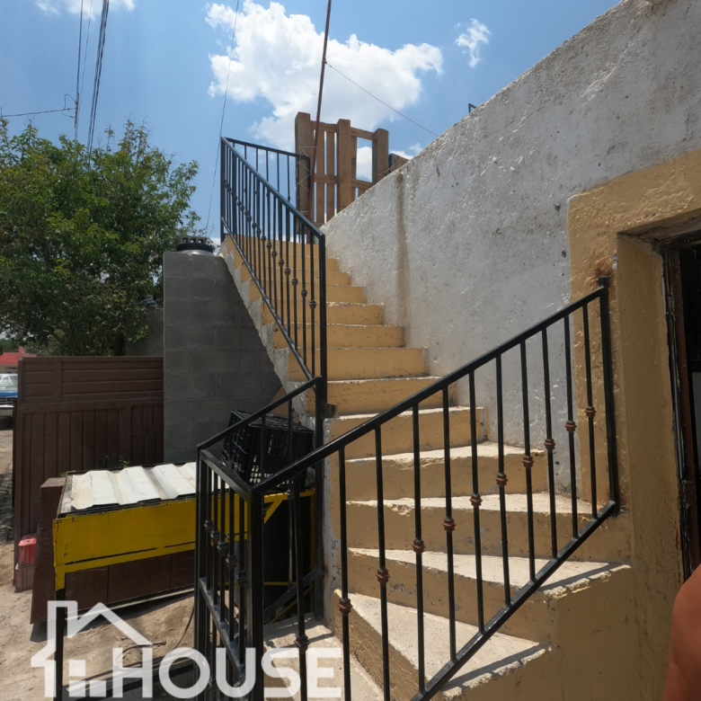 Casan venta en calle Falcon, Parras