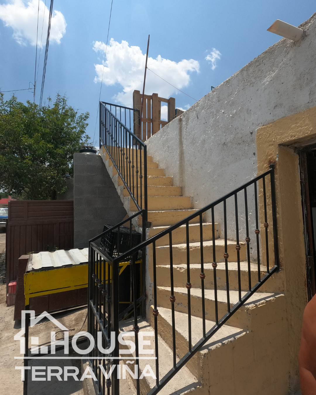 Casan venta en calle Falcon, Parras