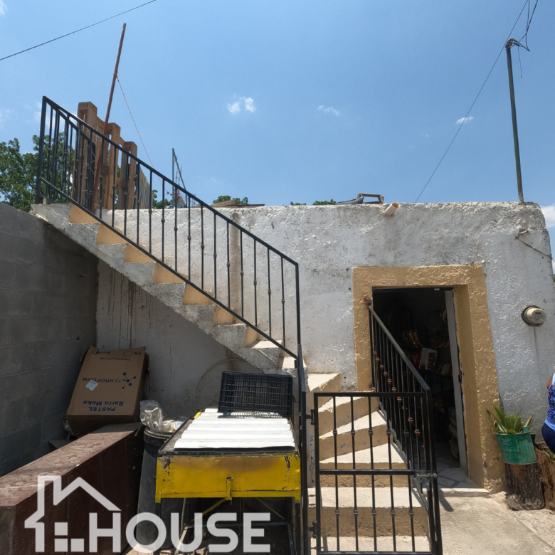 Casan venta en calle Falcon, Parras