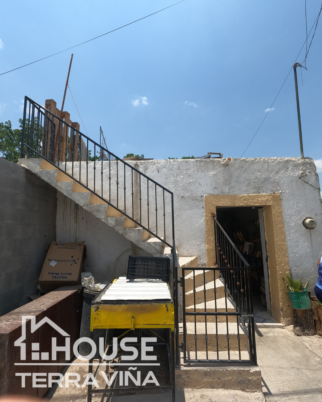 Casan venta en calle Falcon, Parras