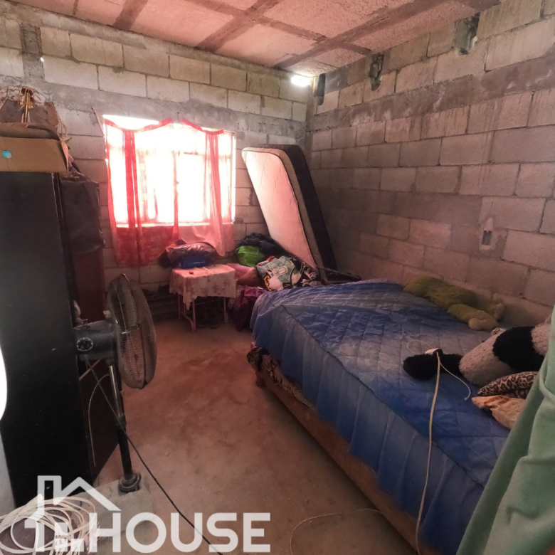Casan venta en calle Falcon, Parras