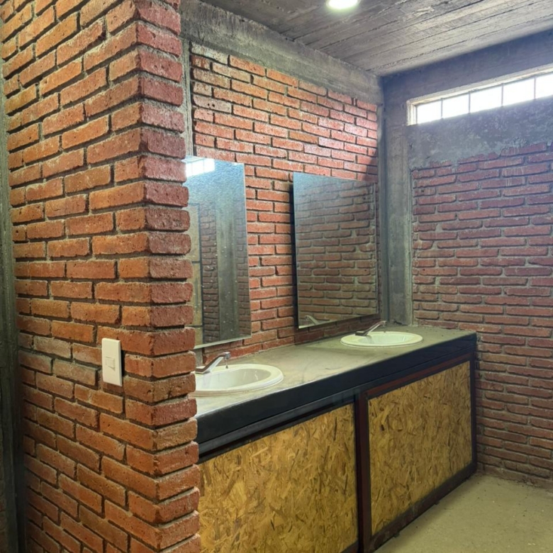 BODEGA EN CUILAPAM DE 940 M2 A ORILLA DE CARRETERA