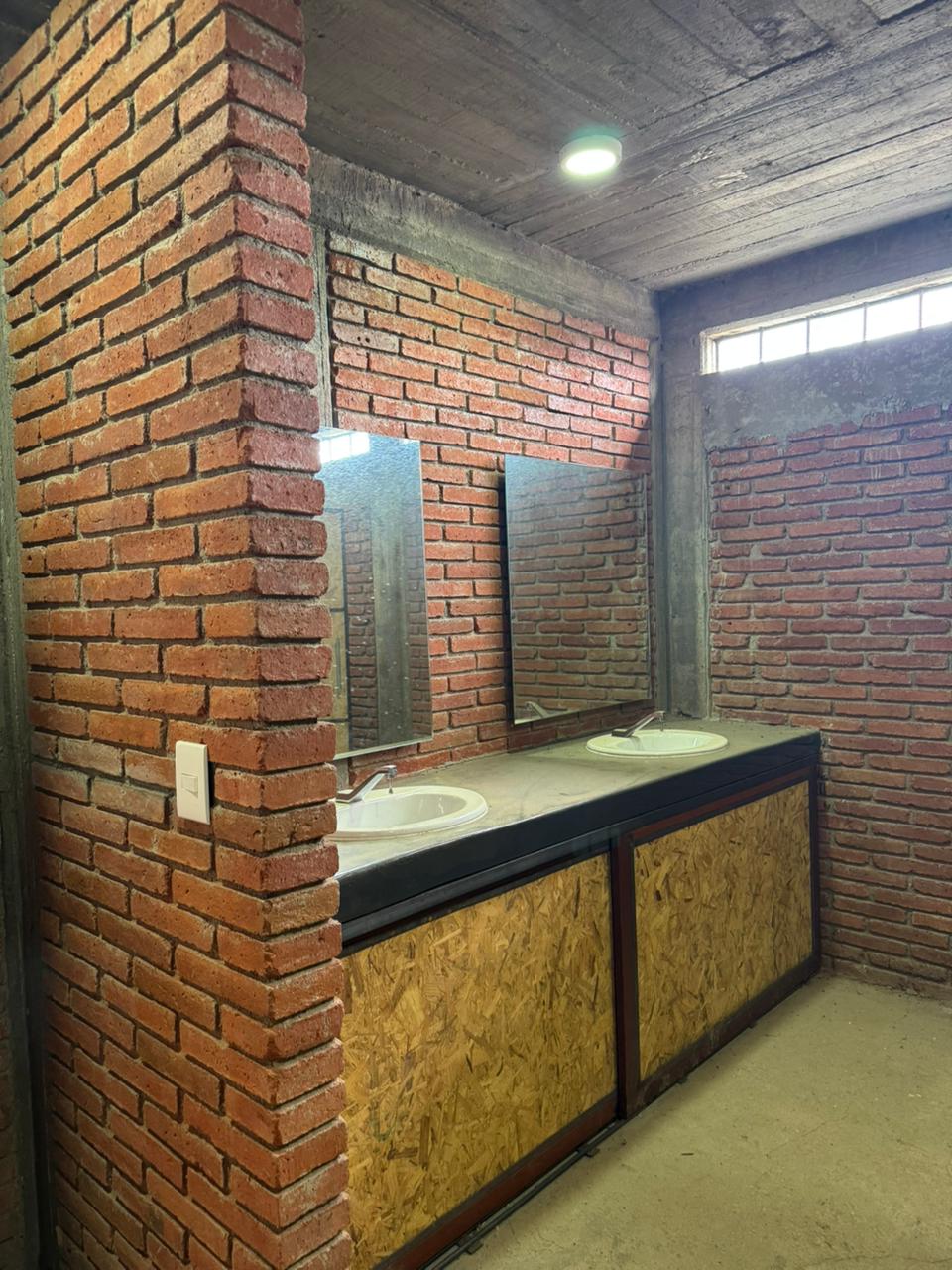 BODEGA EN CUILAPAM DE 940 M2 A ORILLA DE CARRETERA