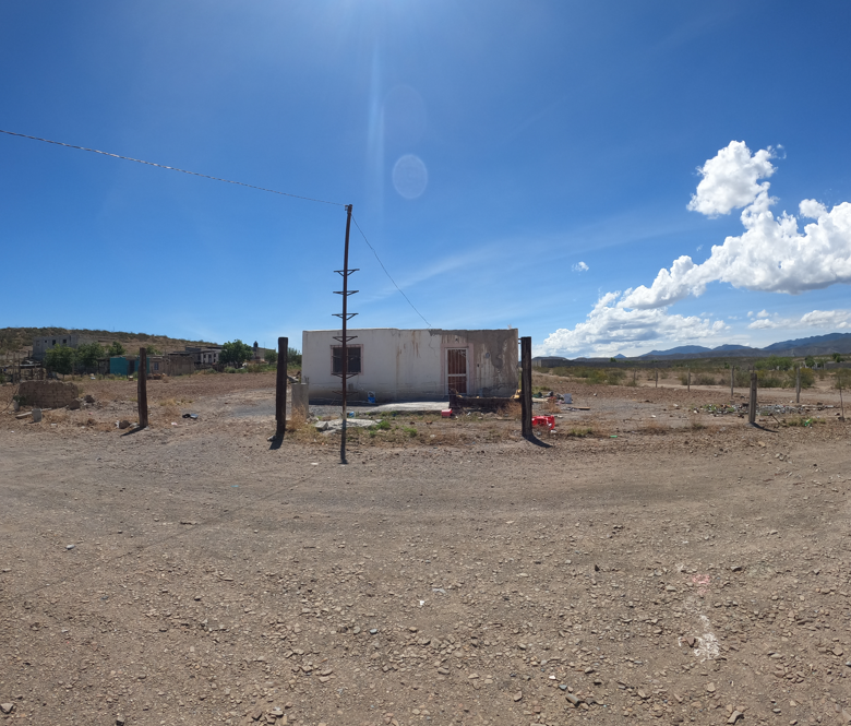 Casa con amplio terreno en Ejido Parras