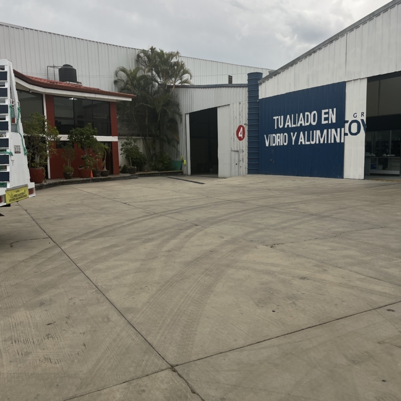 Renta de Bodega en símbolos patrios