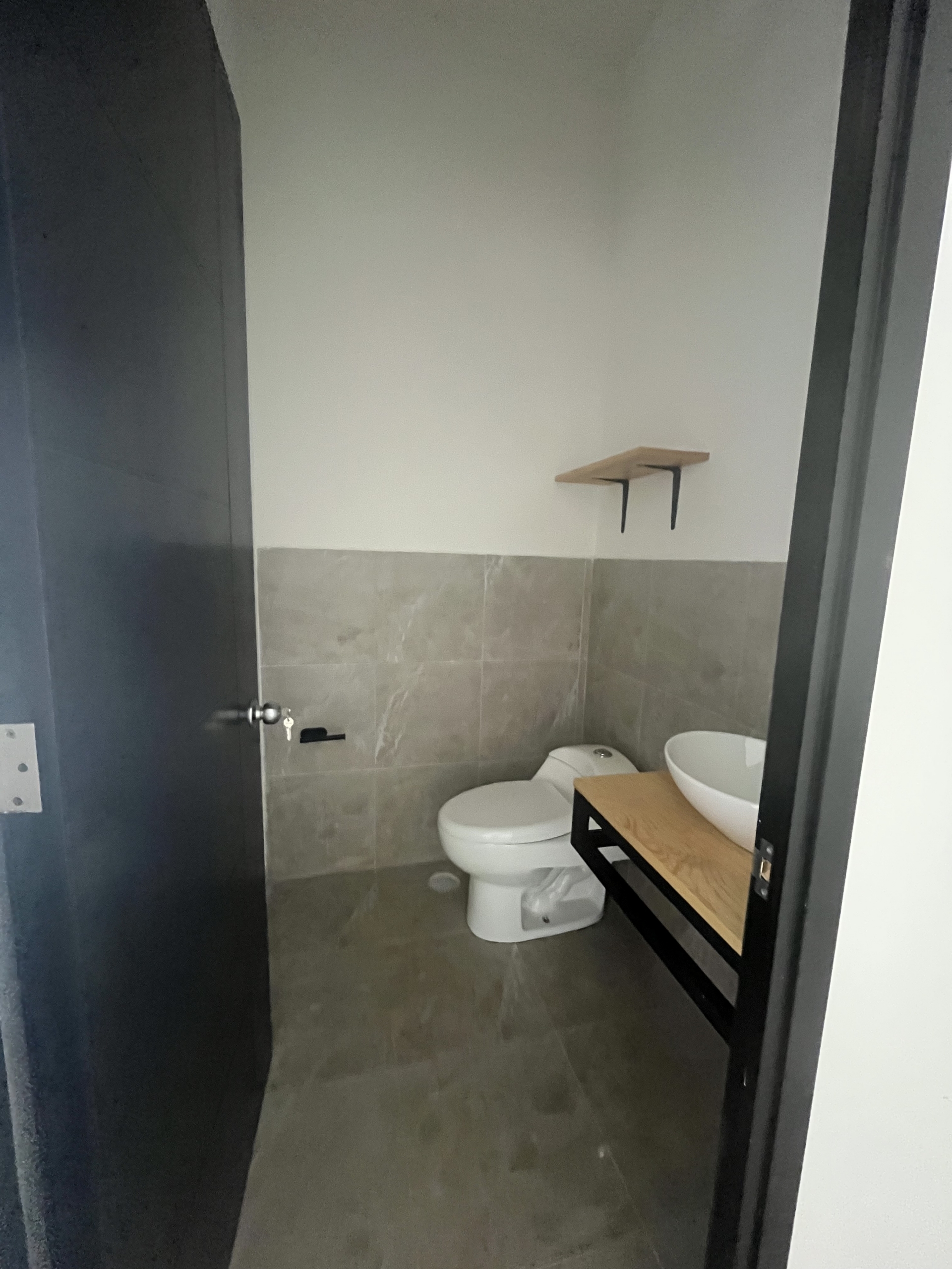 IMG_8213 LOCAL COMERCIAL DE 50 M2 EN SEGUNDO NIVEL