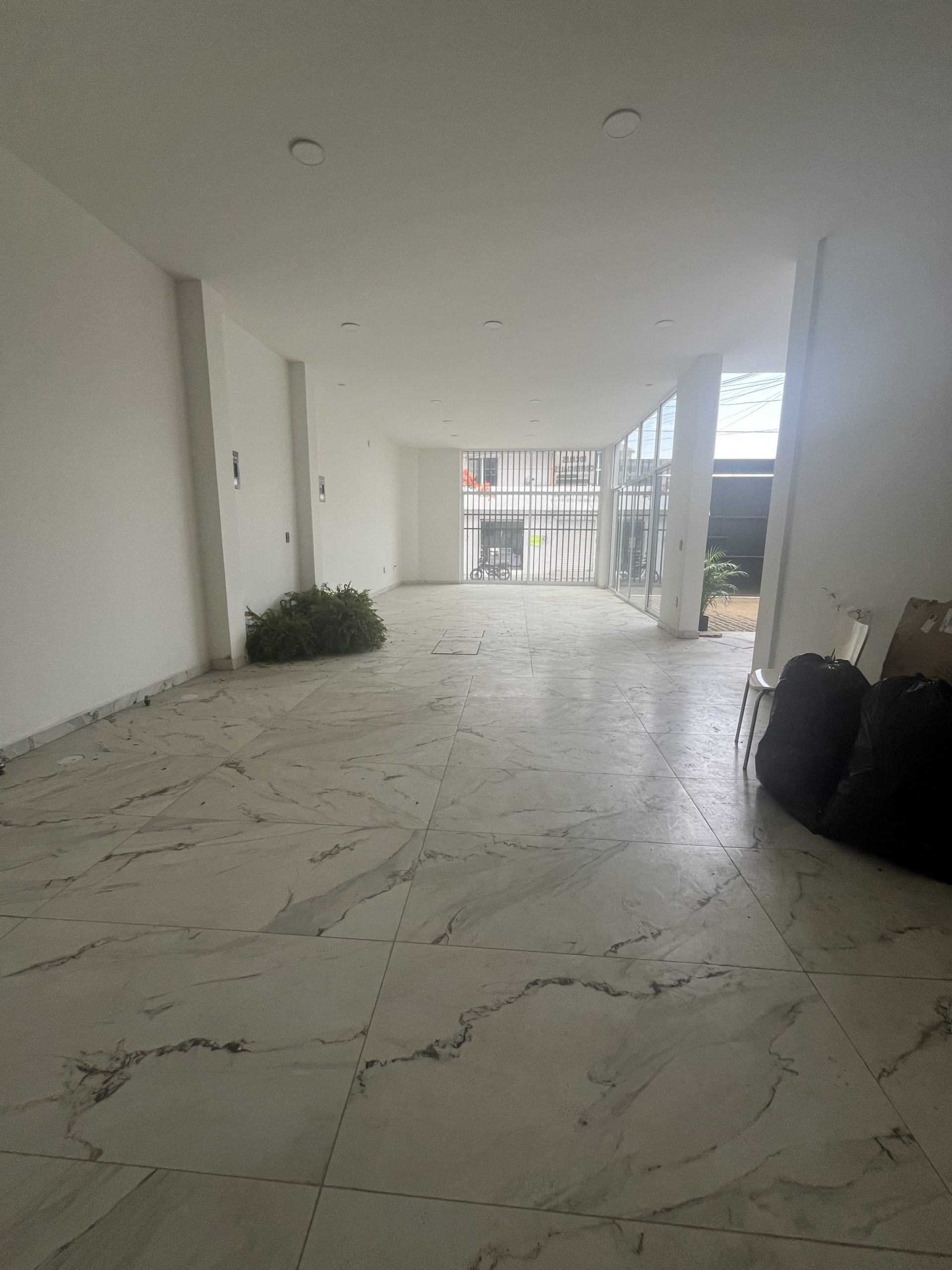 LOCAL 60 M2 EN COL. VOLCANES LISTO PARA ESTRENAR
