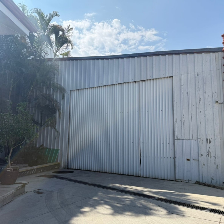 Renta de Bodega en símbolos patrios