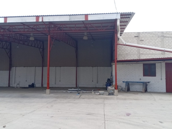 Renta de bodega de 1800 m2 en Símbolos Patrios