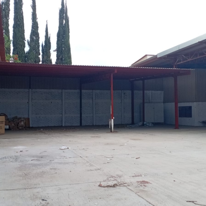 Renta de bodega de 1800 m2 en Símbolos Patrios