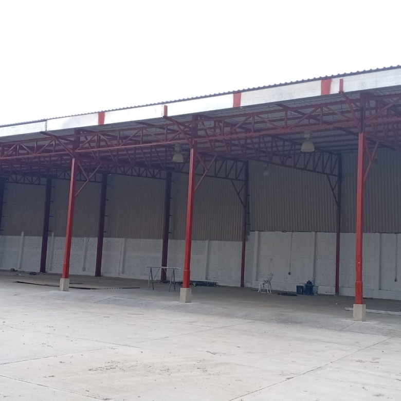 Renta de bodega de 1800 m2 en Símbolos Patrios