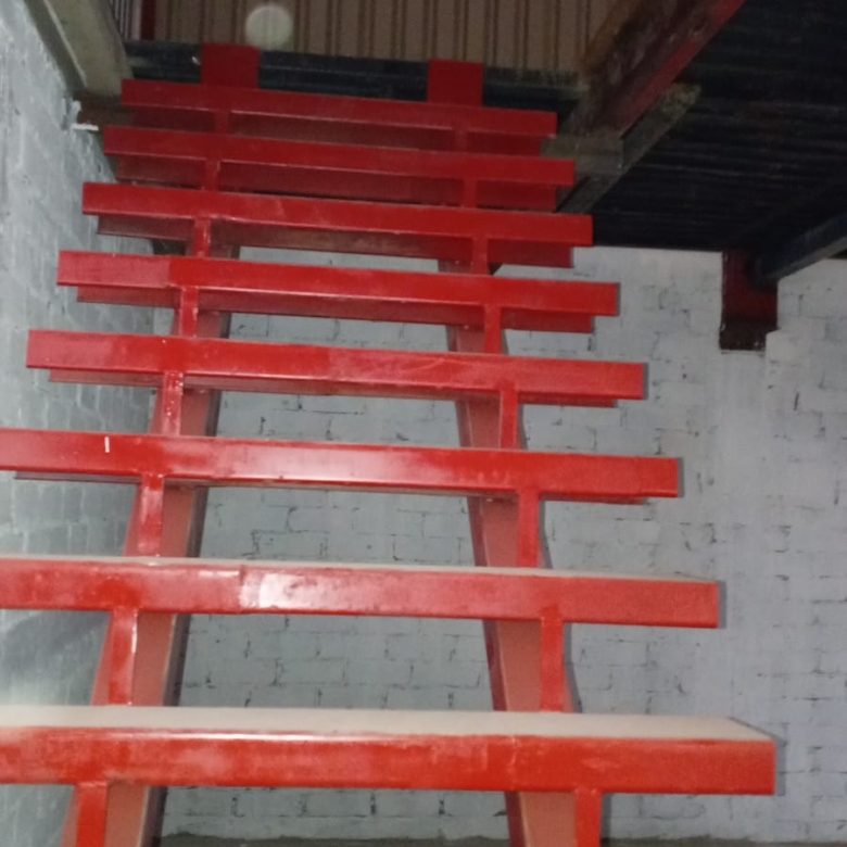 Renta de bodega de 1800 m2 en Símbolos Patrios
