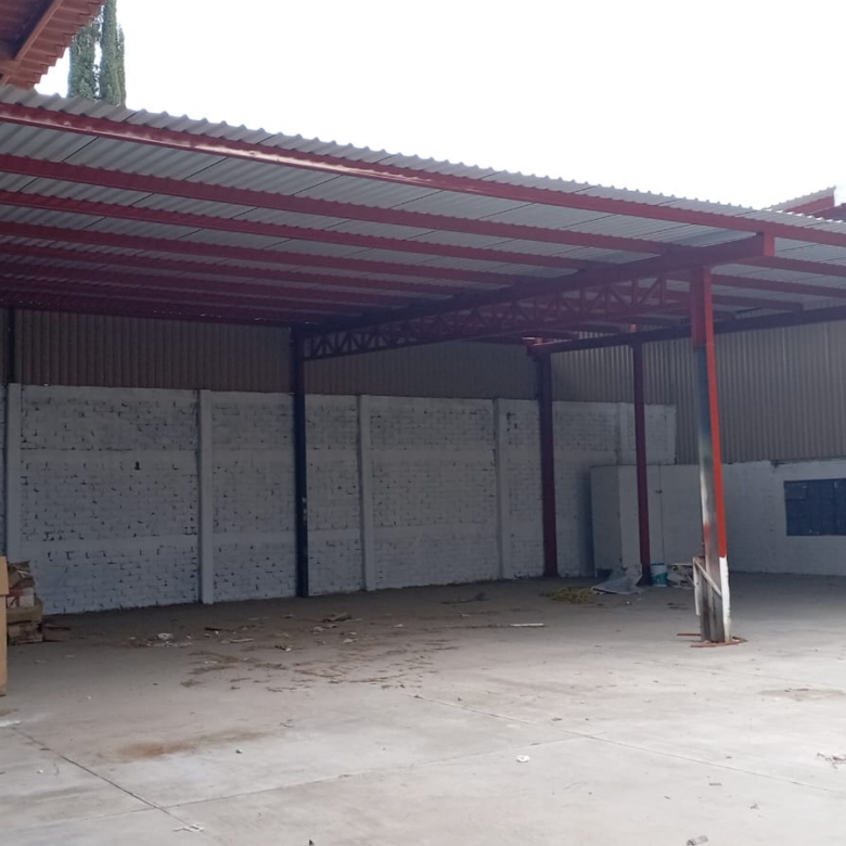 Renta de bodega de 1800 m2 en Símbolos Patrios