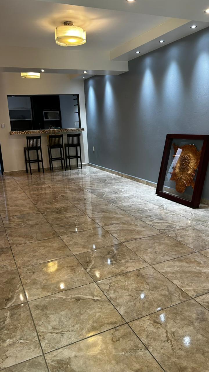 CASA EN RENTA DETRAS DE LA UABJO