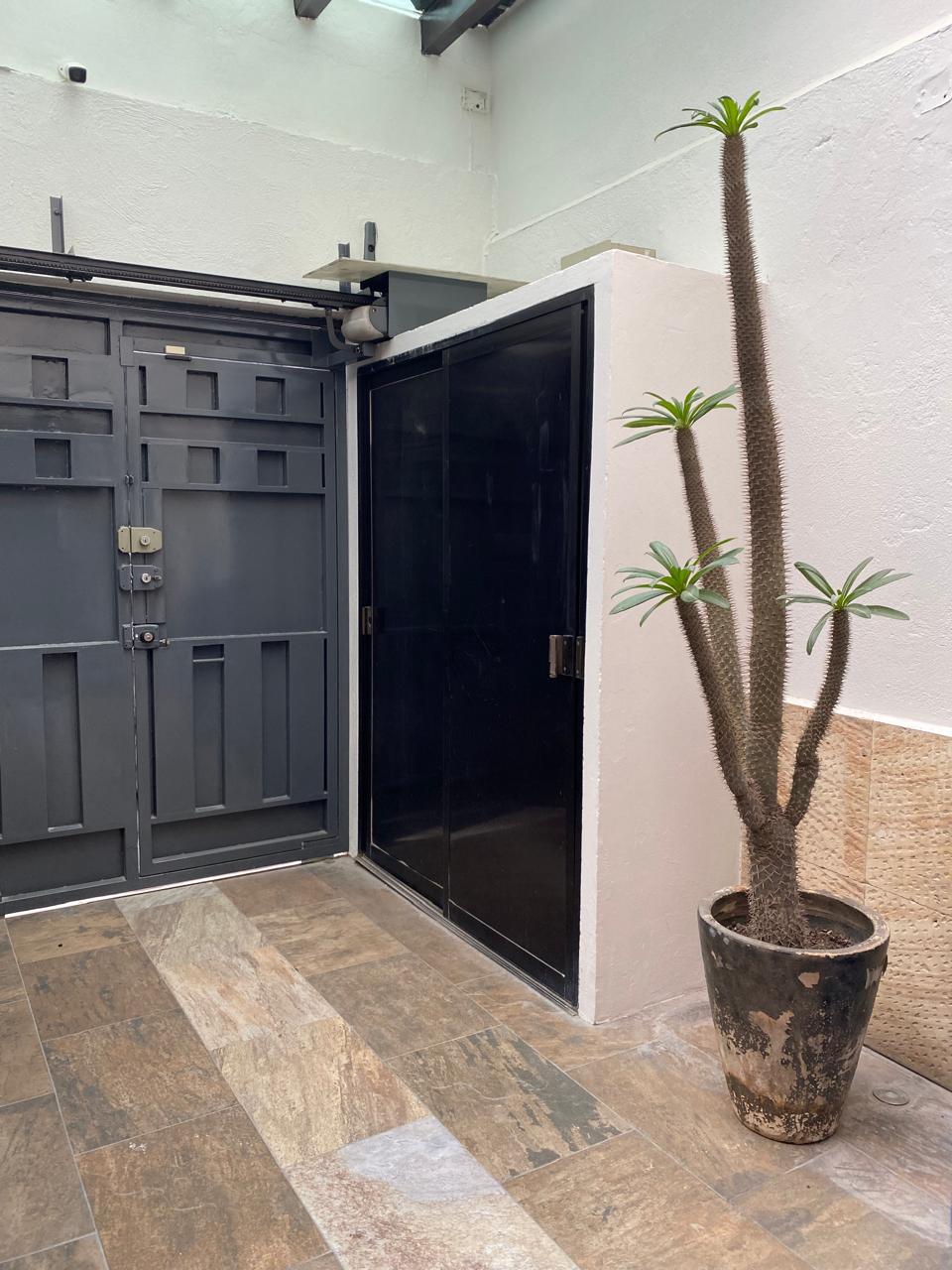 CASA EN RENTA DETRAS DE LA UABJO