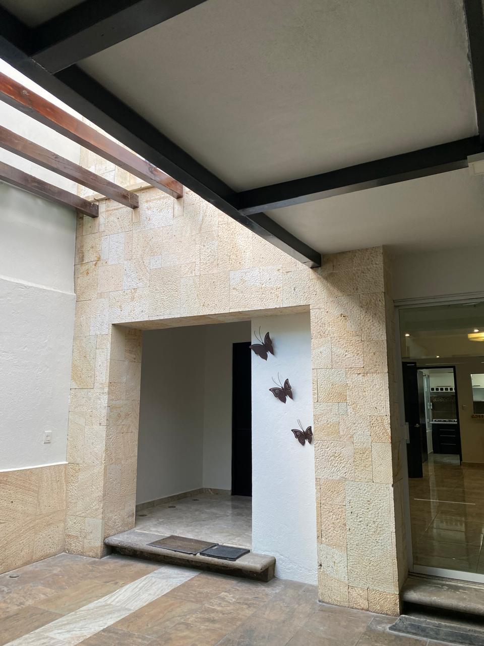 CASA EN RENTA DETRAS DE LA UABJO