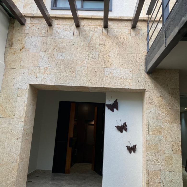 CASA EN RENTA DETRAS DE LA UABJO