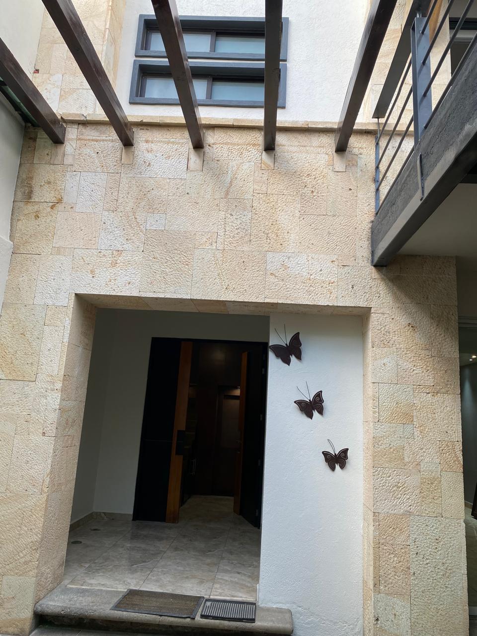 CASA EN RENTA DETRAS DE LA UABJO