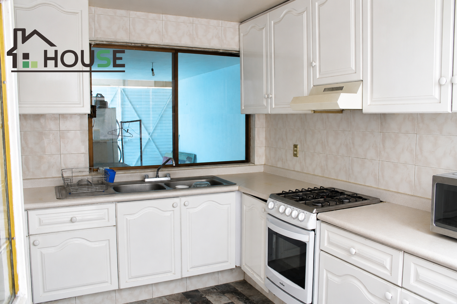12 AMPLIA CASA EN VENTA 11 HABITACIONES FRACIONAMIENTO RINCON DE OCOLUSEN