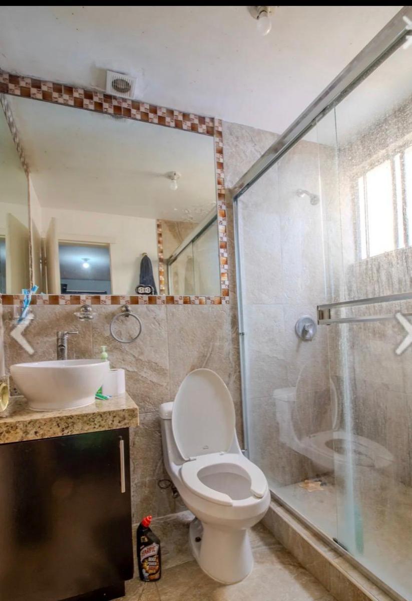 Oportunidad Única de Inversión en Playas de Tijuana: Casa Moderno y Espaciosa en Sección Jardines