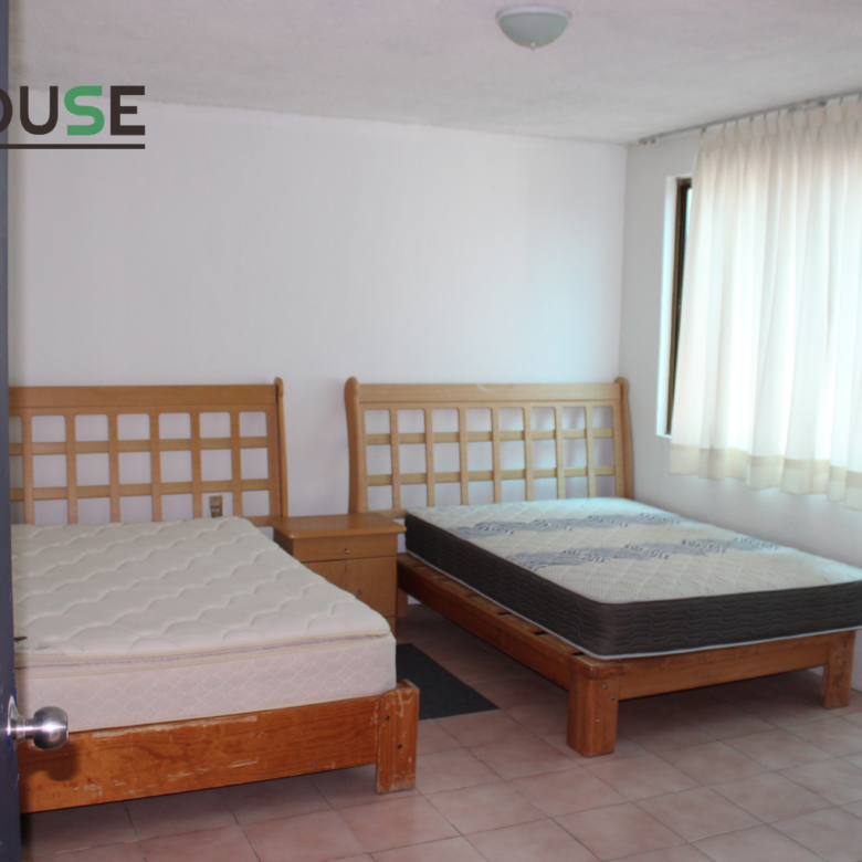 AMPLIA CASA EN VENTA 11 HABITACIONES FRACIONAMIENTO RINCON DE OCOLUSEN