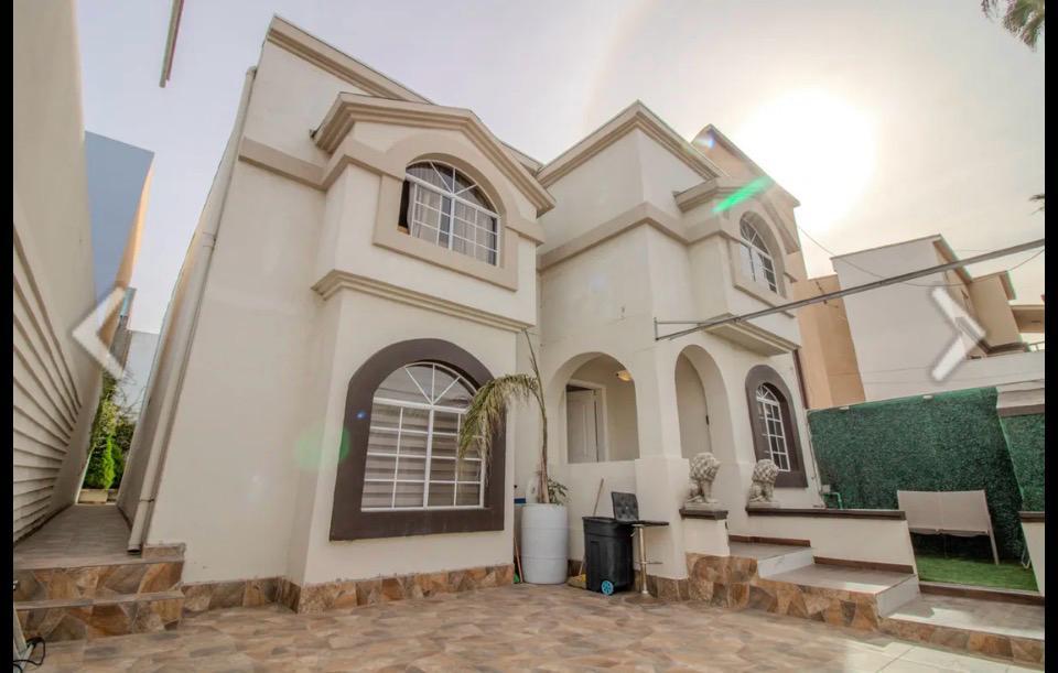 Oportunidad Única de Inversión en Playas de Tijuana: Casa Moderno y Espaciosa en Sección Jardines