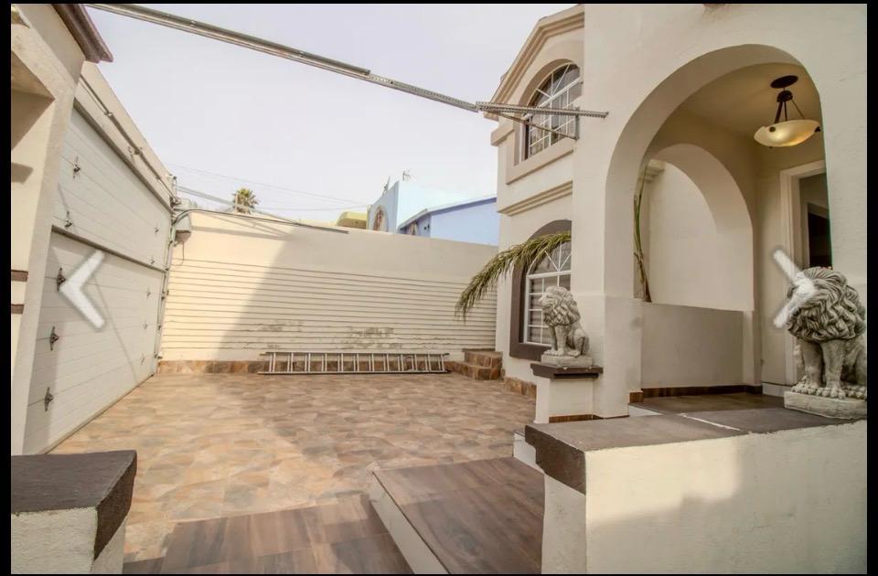 Oportunidad Única de Inversión en Playas de Tijuana: Casa Moderno y Espaciosa en Sección Jardines