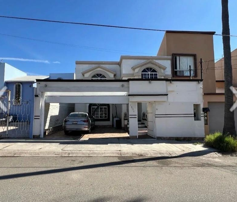 Oportunidad Única de Inversión en Playas de Tijuana: Casa Moderno y Espaciosa en Sección Jardines