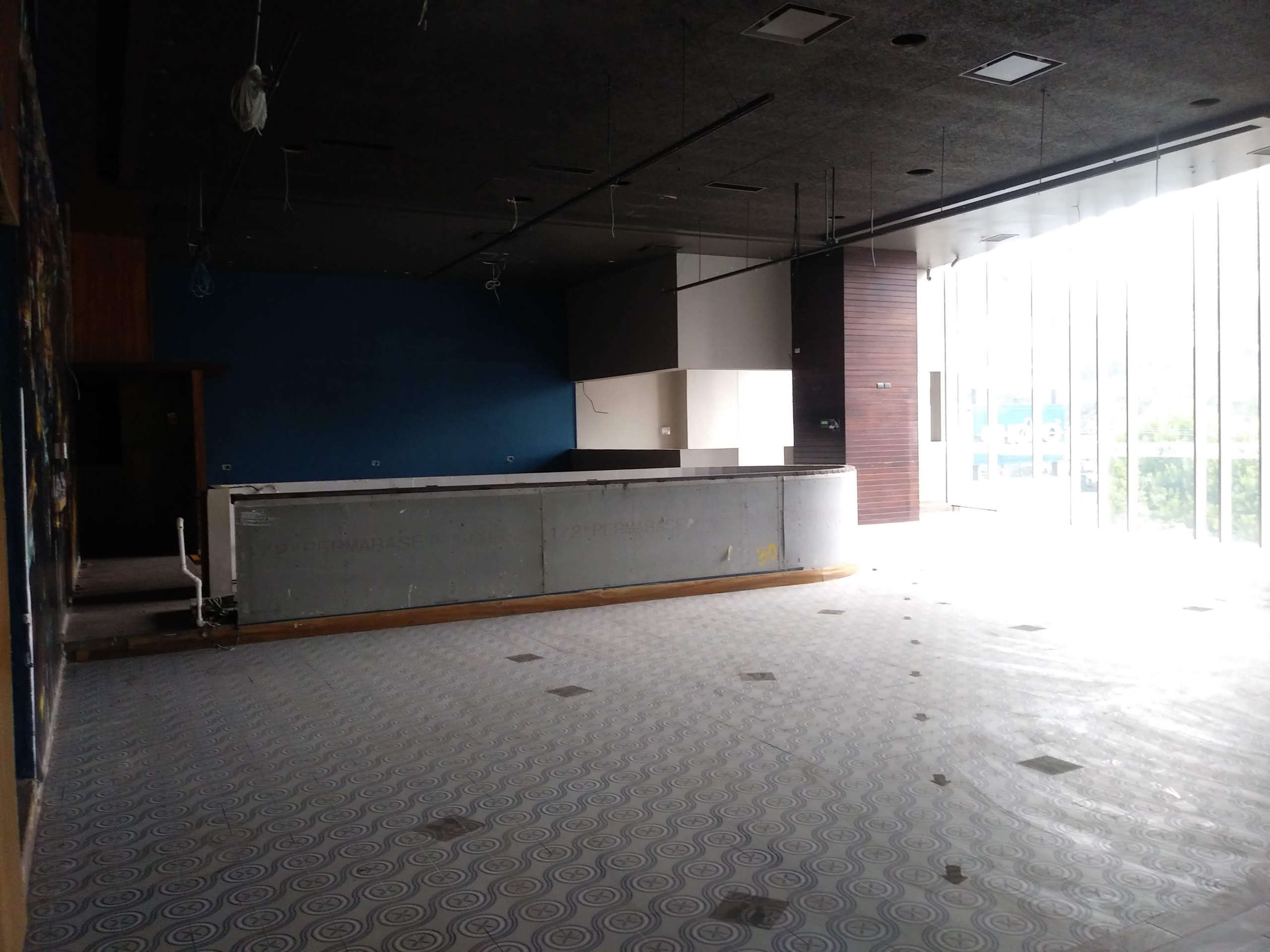 RENTA: Local comercial en Escape Santa Fe, ciudad de México