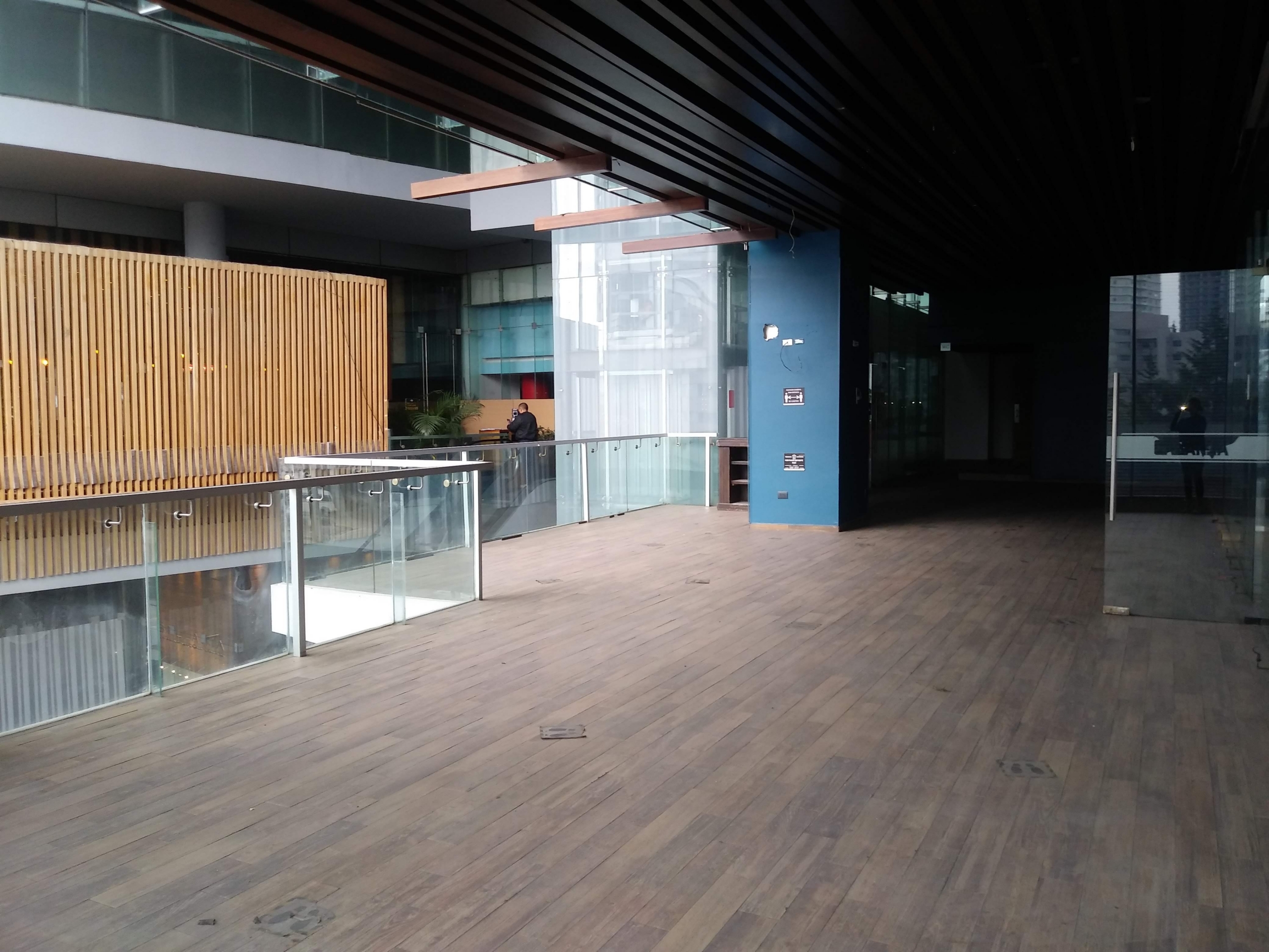 RENTA: Local comercial en Escape Santa Fe, ciudad de México