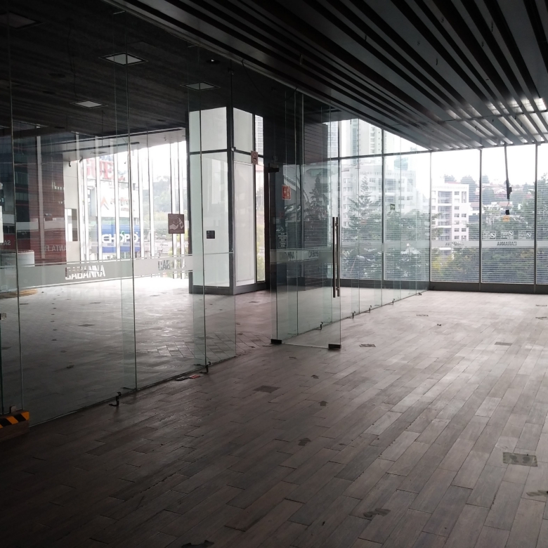 RENTA: Local comercial en Escape Santa Fe, ciudad de México