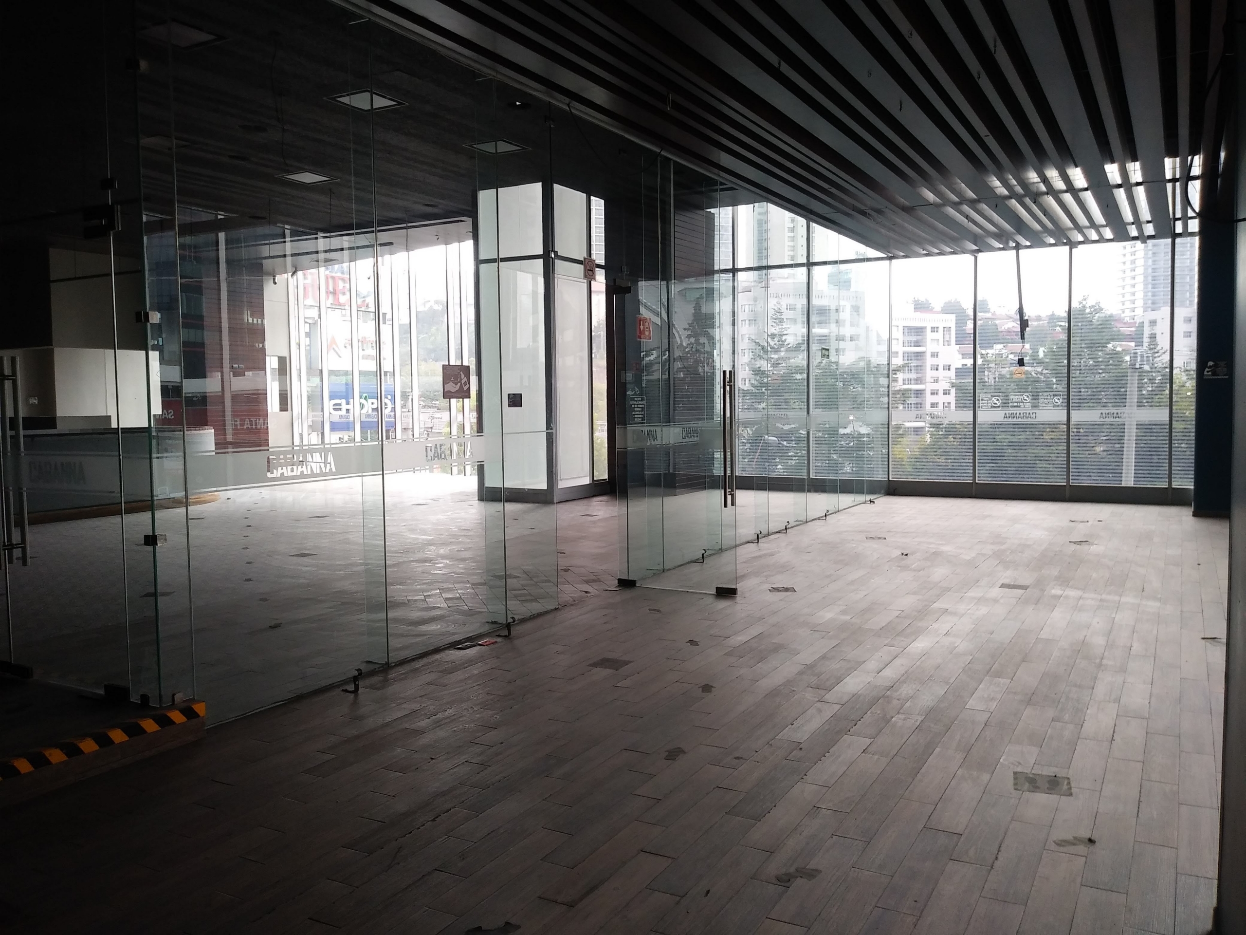 RENTA: Local comercial en Escape Santa Fe, ciudad de México