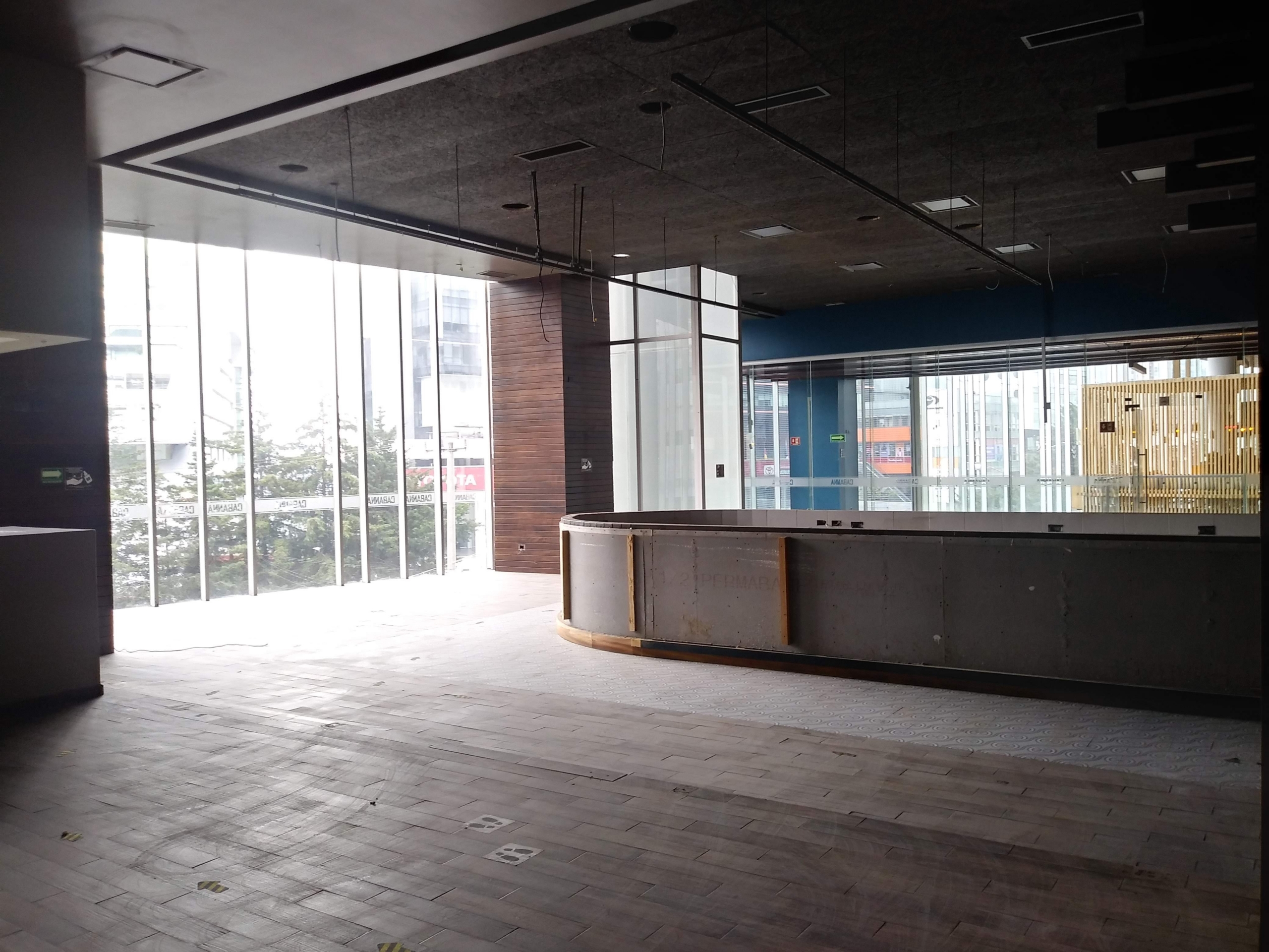 RENTA: Local comercial en Escape Santa Fe, ciudad de México