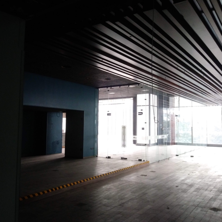 RENTA: Local comercial en Escape Santa Fe, ciudad de México