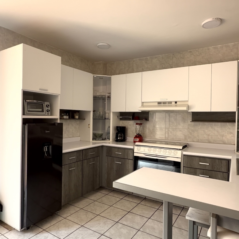 CASA EN VENTA CON ALBERCA Y PALAPA EN AV SIMBOLOS PATRIOS