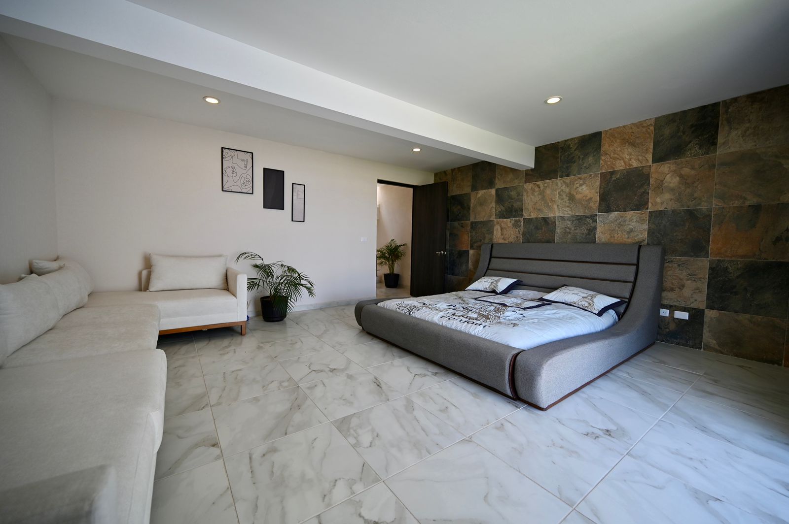 HERMOSA RESIDENCIA/FRACCIONAMIENTO RAMBLAS LOS CABOS /VILLA DE POZOS, S.L.P.