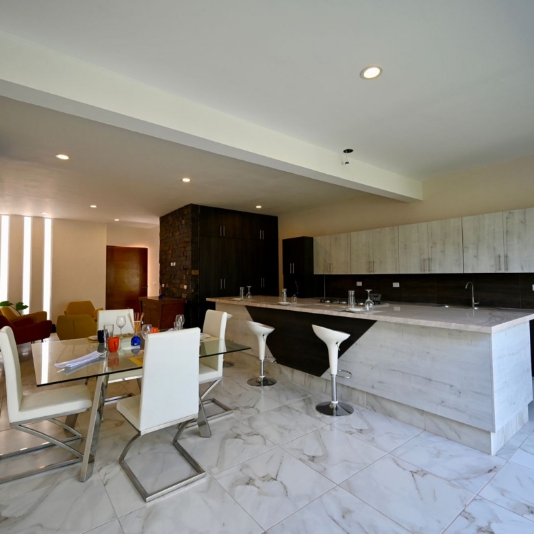 HERMOSA RESIDENCIA/FRACCIONAMIENTO RAMBLAS LOS CABOS /VILLA DE POZOS, S.L.P.