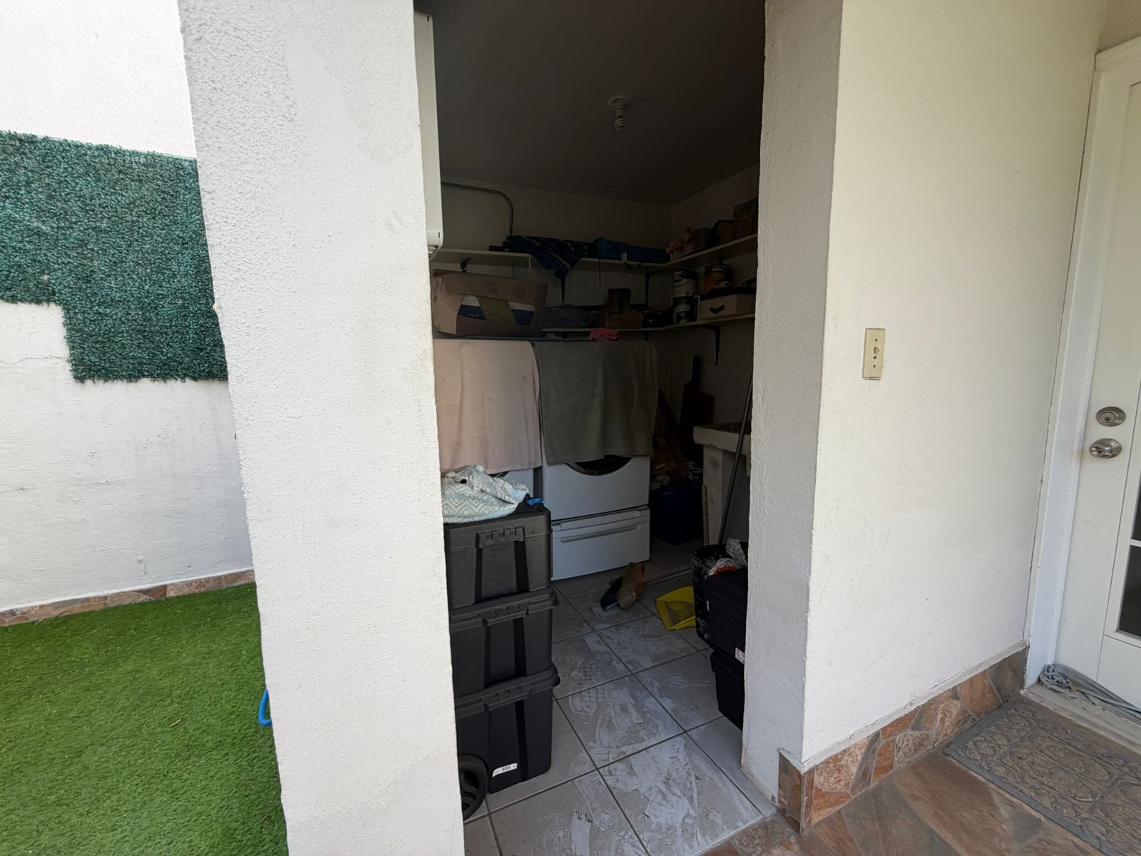 Oportunidad Única de Inversión en Playas de Tijuana: Casa Moderno y Espaciosa en Sección Jardines