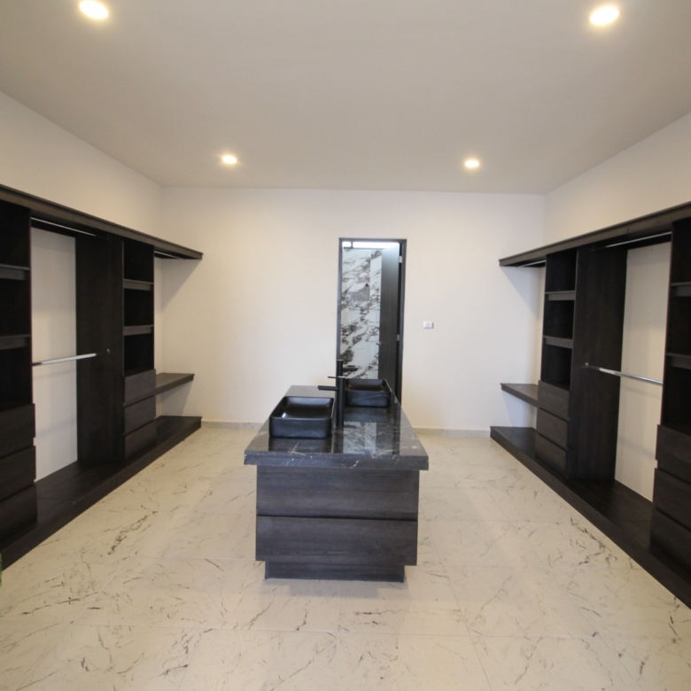 HERMOSA RESIDENCIA VILLAMAGNA/560 Metros de Construcción!
