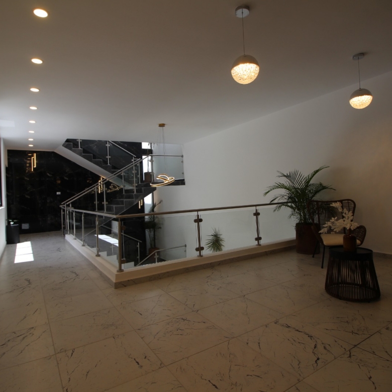 HERMOSA RESIDENCIA VILLAMAGNA/560 Metros de Construcción!